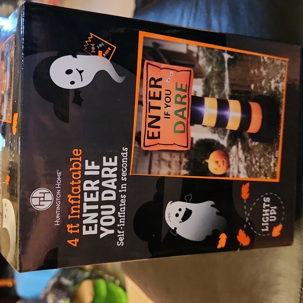 BNIB Huntington Home 4ft Inflatable light up "Enter if you dare" inflatable